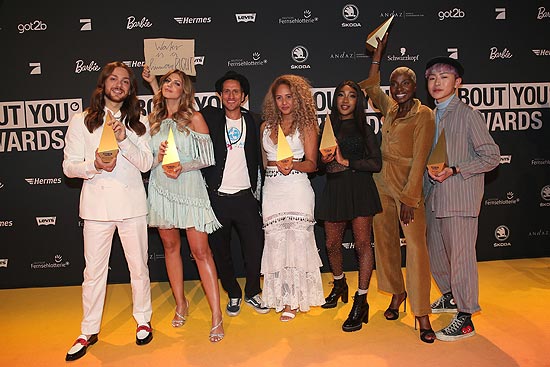 Riccardo Simonetti, Sarah Harrison, Michael Fritz, Natasha Kimberly, Eunique Cudo Berkeley, Nikeata Thompson und Brian Havarie bei den 3. ABOUT YOU Awards am 20.04.2019 in den M&uuml;nchner Bavaria Studios (&copy;Photo: Gisela Schober/Getty Images f&uuml;r ABOUT YOU
